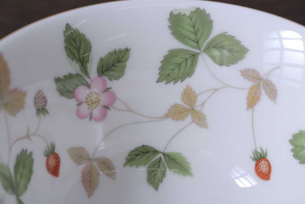 中古　イギリスWedgwood(ウェッジウッド) ワイルドストロベリー　カップ&ソーサー2客(洋食器)