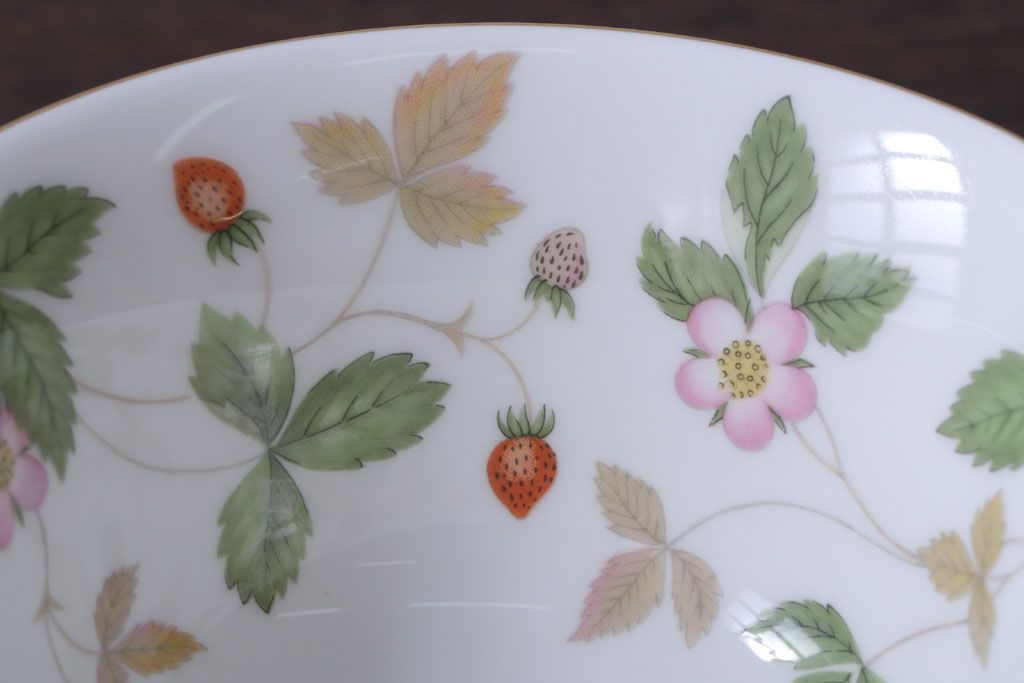 中古　イギリスWedgwood(ウェッジウッド) ワイルドストロベリー　カップ&ソーサー2客(洋食器)