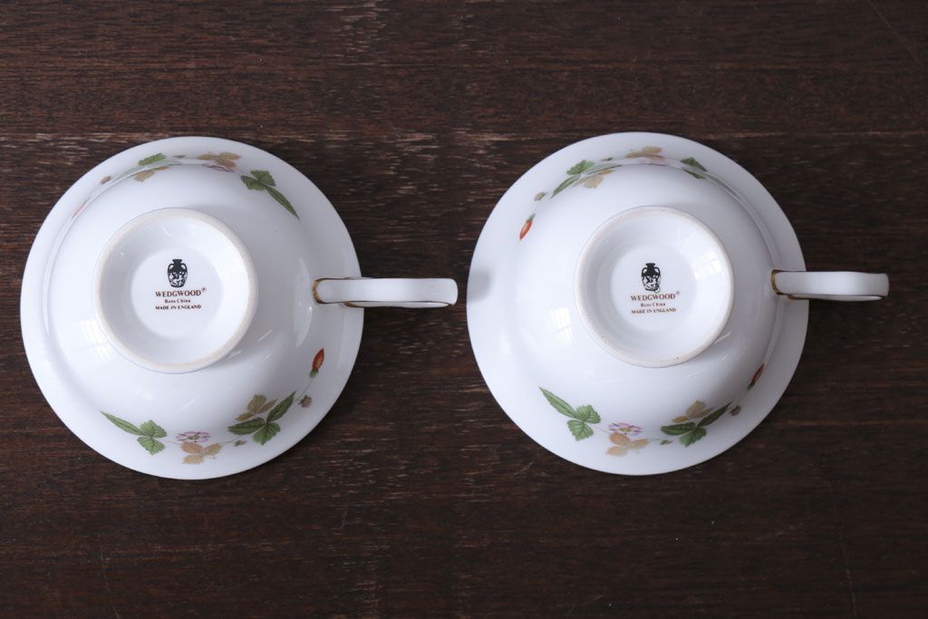 中古　イギリスWedgwood(ウェッジウッド) ワイルドストロベリー　カップ&ソーサー2客(洋食器)