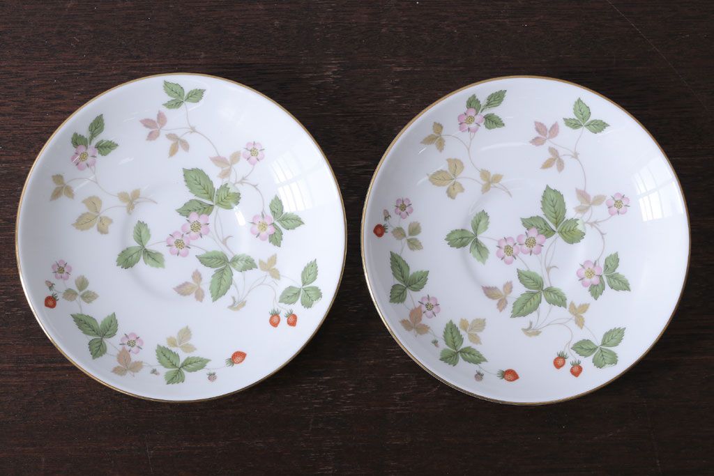 中古　イギリスWedgwood(ウェッジウッド) ワイルドストロベリー　カップ&ソーサー2客(洋食器)