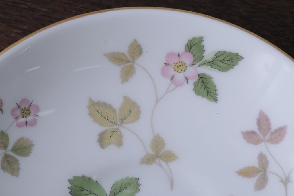 中古　イギリスWedgwood(ウェッジウッド) ワイルドストロベリー　カップ&ソーサー2客(洋食器)