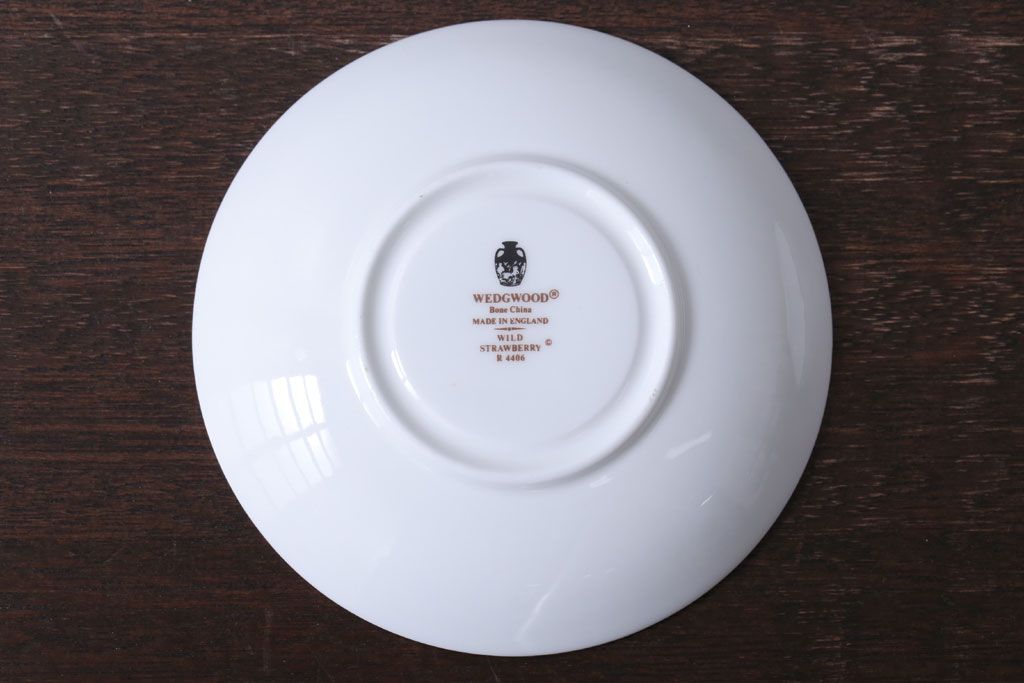 中古　イギリスWedgwood(ウェッジウッド) ワイルドストロベリー　カップ&ソーサー2客(洋食器)