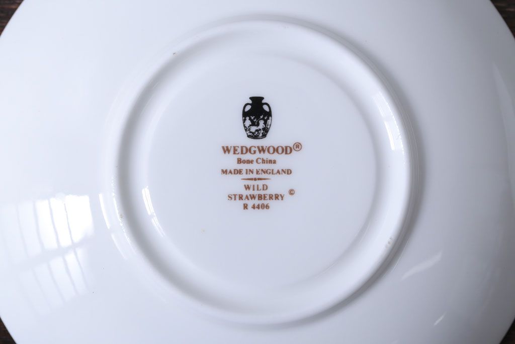 中古　イギリスWedgwood(ウェッジウッド) ワイルドストロベリー　カップ&ソーサー2客(洋食器)