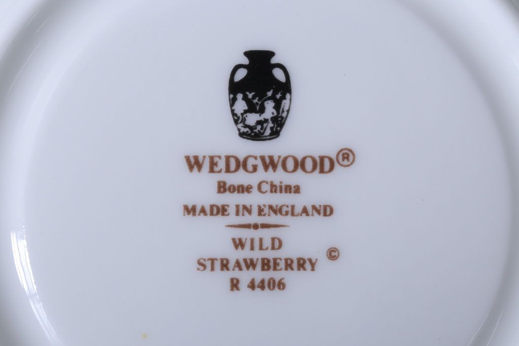 中古　イギリスWedgwood(ウェッジウッド) ワイルドストロベリー　カップ&ソーサー2客(洋食器)