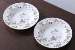 アンティーク雑貨　中古　イギリスWedgwood(ウェッジウッド) ワイルドストロベリー　スーププレート2枚セット(洋食器)