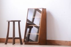 レトロ家具　和製アンティーク　古い木のレトロな台形型小振りガラスケース(2)