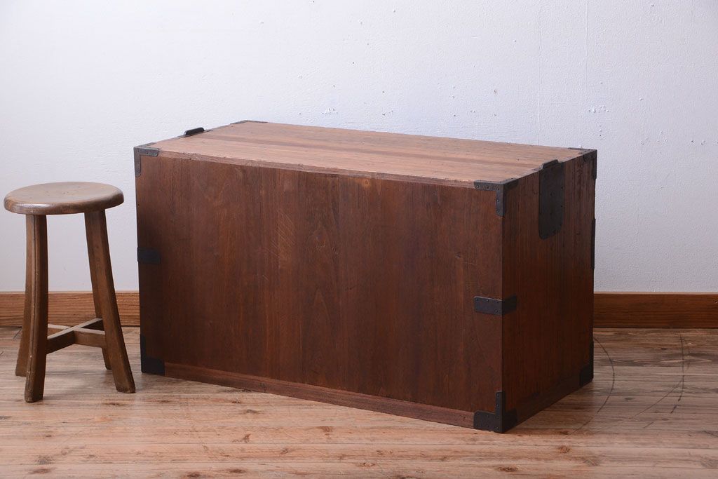 アンティーク家具　和製アンティーク　シンプルでモダンな桐箪笥ローボード(衣装箪笥)