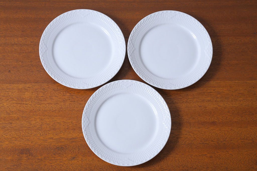 アンティーク雑貨　中古　ROYAL COPENHAGEN(ロイヤルコペンハーゲン)　WHITE FLUTED HALF LACE(ホワイトフルーテッド・ハーフレース) 25cmプレート(大皿)3枚セット(洋食器)
