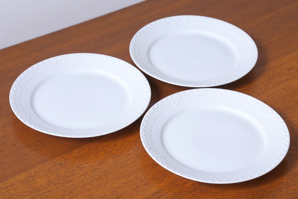 アンティーク雑貨　中古　ROYAL COPENHAGEN(ロイヤルコペンハーゲン)　WHITE FLUTED HALF LACE(ホワイトフルーテッド・ハーフレース) 25cmプレート(大皿)3枚セット(洋食器)