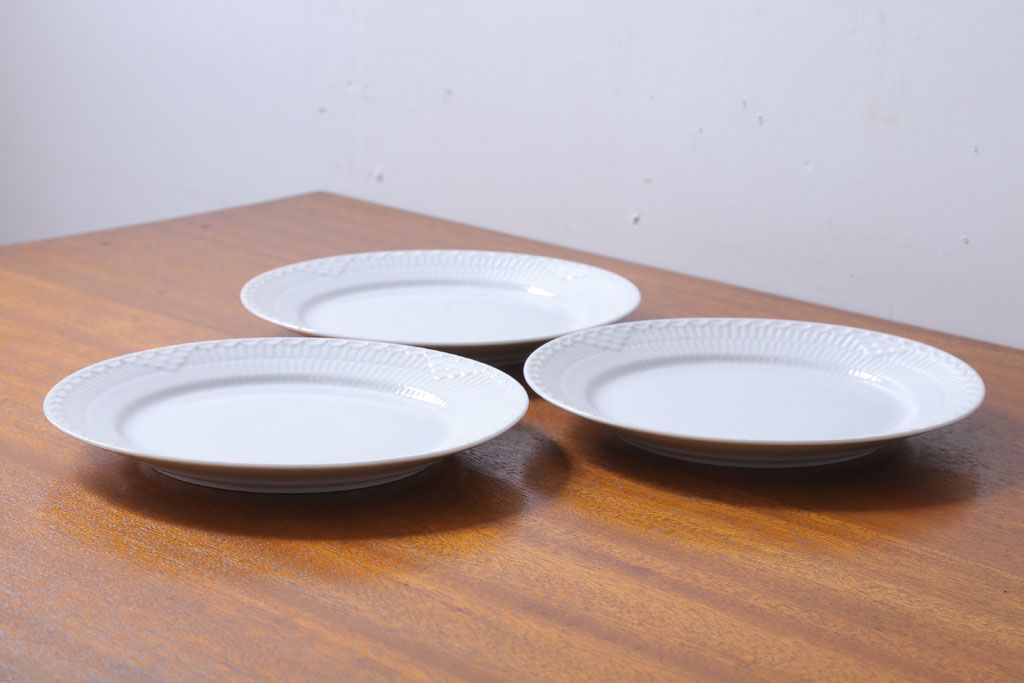 アンティーク雑貨　中古　ROYAL COPENHAGEN(ロイヤルコペンハーゲン)　WHITE FLUTED HALF LACE(ホワイトフルーテッド・ハーフレース) 25cmプレート(大皿)3枚セット(洋食器)