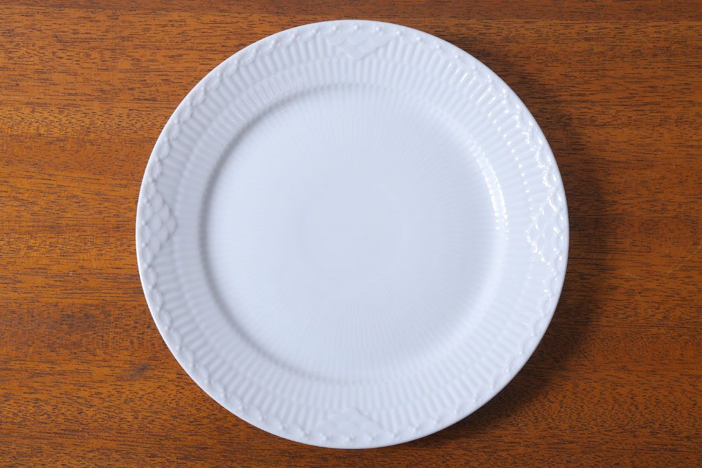 アンティーク雑貨　中古　ROYAL COPENHAGEN(ロイヤルコペンハーゲン)　WHITE FLUTED HALF LACE(ホワイトフルーテッド・ハーフレース) 25cmプレート(大皿)3枚セット(洋食器)