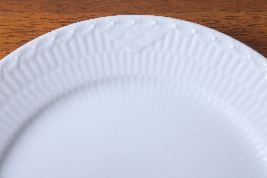 アンティーク雑貨　中古　ROYAL COPENHAGEN(ロイヤルコペンハーゲン)　WHITE FLUTED HALF LACE(ホワイトフルーテッド・ハーフレース) 25cmプレート(大皿)3枚セット(洋食器)