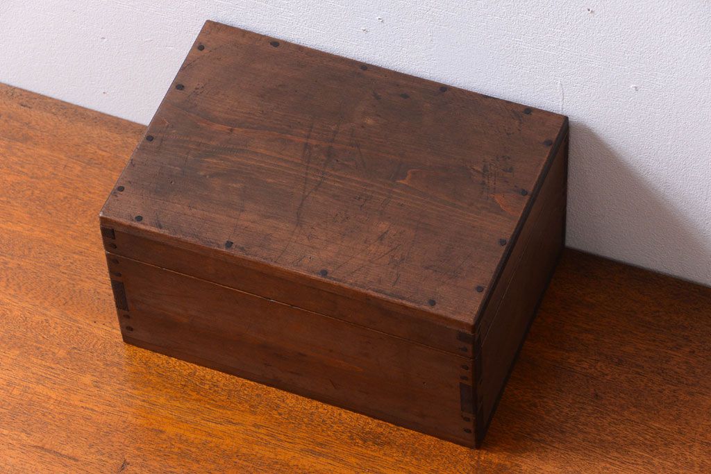 アンティーク雑貨　昭和レトロ　仕切り付き!古い木味のアンティーク小箱(木箱)