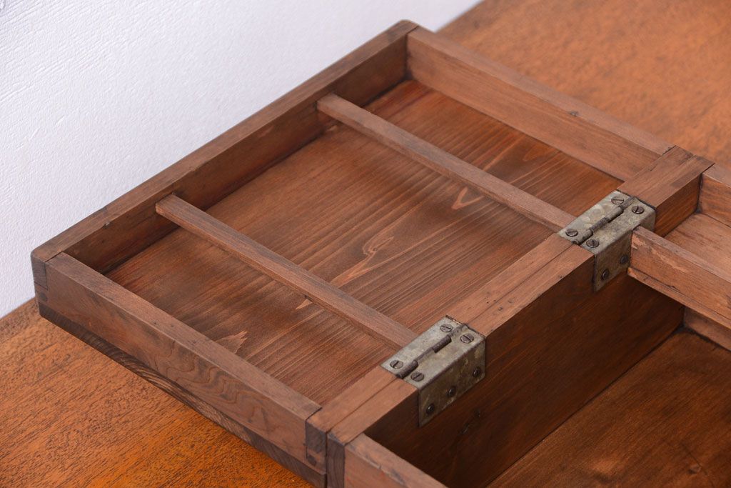 アンティーク雑貨　昭和レトロ　仕切り付き!古い木味のアンティーク小箱(木箱)