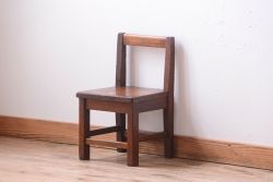 レトロ家具　和製アンティーク　素朴でレトロな古い木製の小ぶりな椅子(チェア)