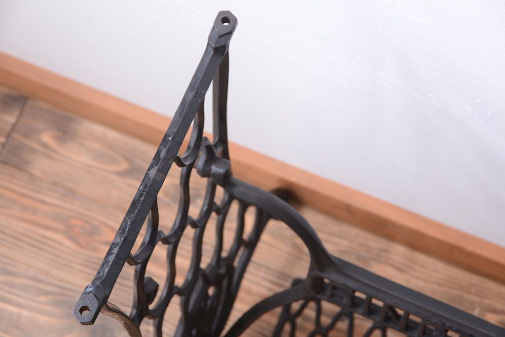 アンティーク家具　アンティーク　DIYにぴったり!おしゃれなシンガーミシンの鉄脚(3)