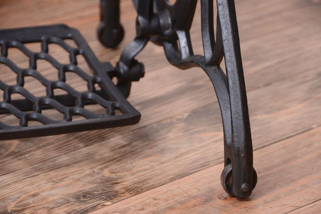 アンティーク家具　アンティーク　DIYにぴったり!ナショナルミシンの鉄脚