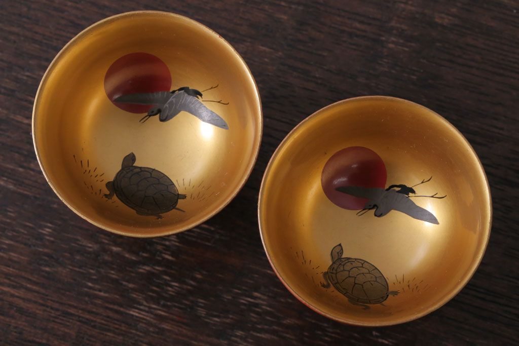 アンティーク雑貨　大正〜昭和初期　鶴亀の図　木製蒔絵盃2客(漆器・杯)