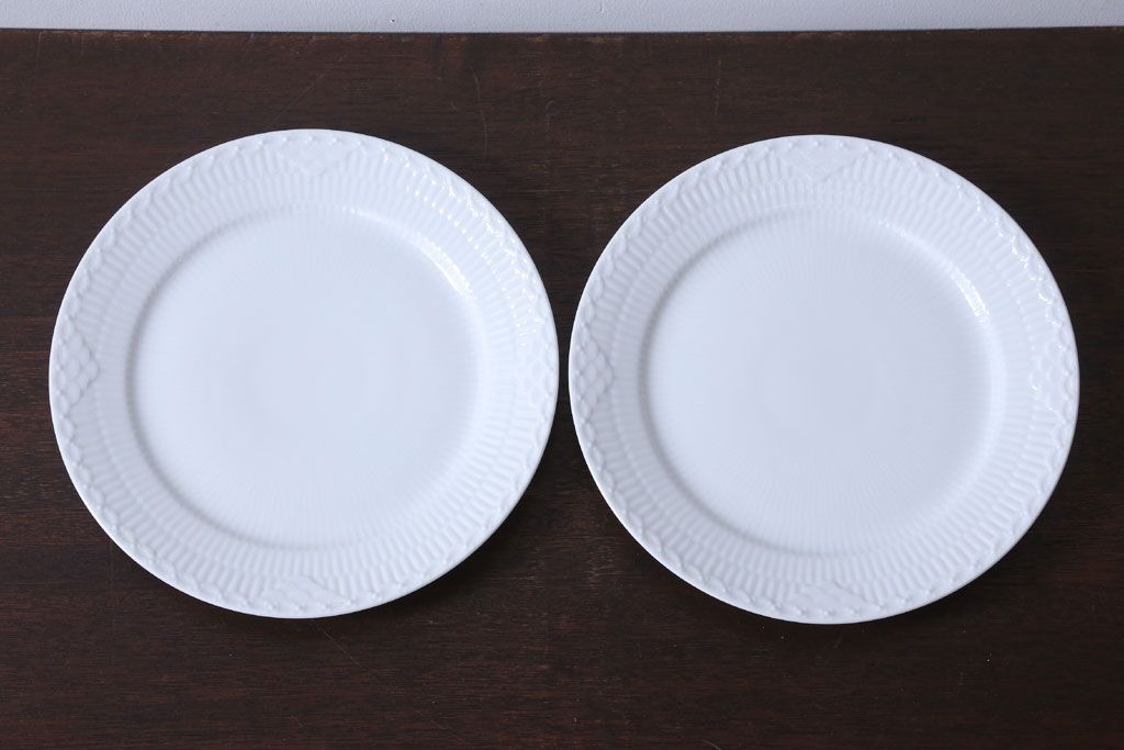 アンティーク雑貨　中古　ROYAL COPENHAGEN(ロイヤルコペンハーゲン)　WHITE FLUTED HALF LACE(ホワイトフルーテッド・ハーフレース) 25cmプレート(大皿)2枚セット(洋食器)