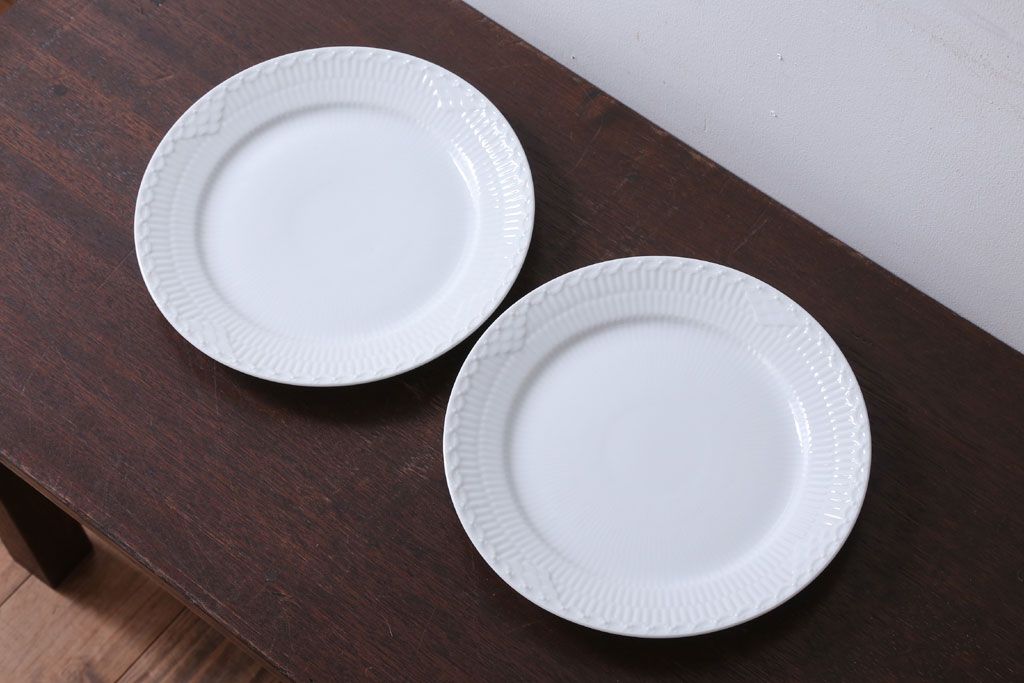 アンティーク雑貨　中古　ROYAL COPENHAGEN(ロイヤルコペンハーゲン)　WHITE FLUTED HALF LACE(ホワイトフルーテッド・ハーフレース) 25cmプレート(大皿)2枚セット(洋食器)