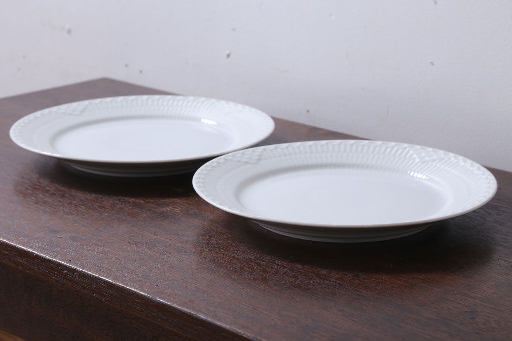 アンティーク雑貨　中古　ROYAL COPENHAGEN(ロイヤルコペンハーゲン)　WHITE FLUTED HALF LACE(ホワイトフルーテッド・ハーフレース) 25cmプレート(大皿)2枚セット(洋食器)
