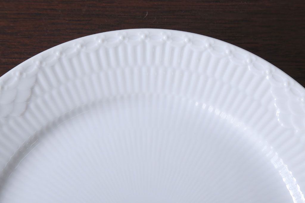 アンティーク雑貨　中古　ROYAL COPENHAGEN(ロイヤルコペンハーゲン)　WHITE FLUTED HALF LACE(ホワイトフルーテッド・ハーフレース) 25cmプレート(大皿)2枚セット(洋食器)