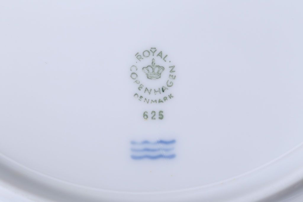 アンティーク雑貨　中古　ROYAL COPENHAGEN(ロイヤルコペンハーゲン)　WHITE FLUTED HALF LACE(ホワイトフルーテッド・ハーフレース) 25cmプレート(大皿)2枚セット(洋食器)