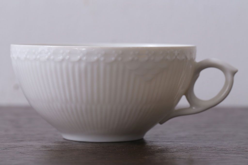 アンティーク雑貨　中古　ROYAL COPENHAGEN(ロイヤルコペンハーゲン)　WHITE FLUTED HALF LACE(ホワイトフルーテッド・ハーフレース) カップ&ソーサー2客セット(洋食器)
