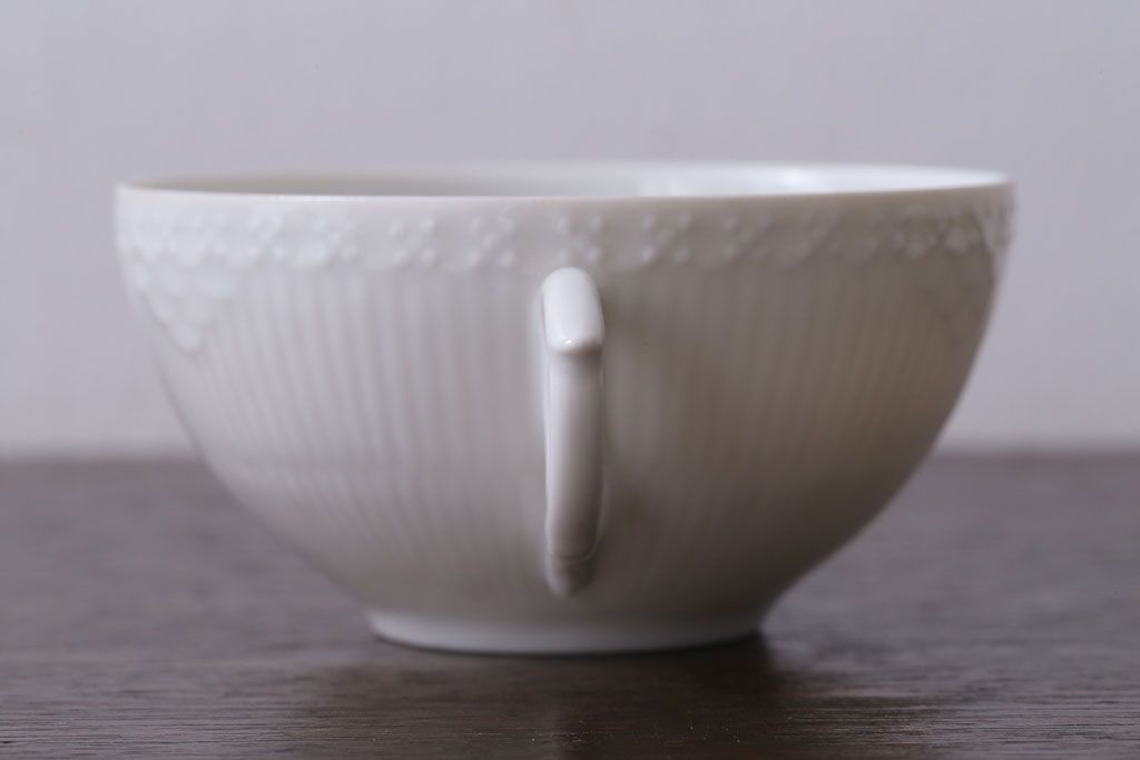アンティーク雑貨　中古　ROYAL COPENHAGEN(ロイヤルコペンハーゲン)　WHITE FLUTED HALF LACE(ホワイトフルーテッド・ハーフレース) カップ&ソーサー2客セット(洋食器)