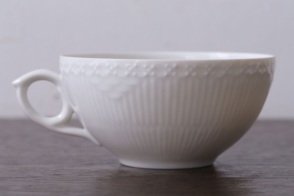 アンティーク雑貨　中古　ROYAL COPENHAGEN(ロイヤルコペンハーゲン)　WHITE FLUTED HALF LACE(ホワイトフルーテッド・ハーフレース) カップ&ソーサー2客セット(洋食器)
