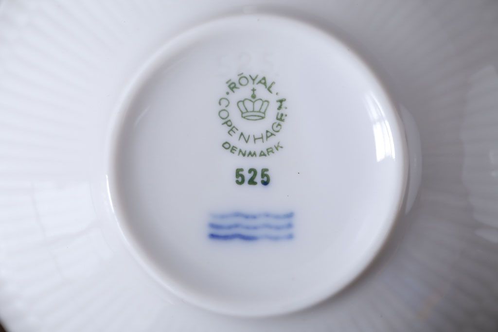 アンティーク雑貨　中古　ROYAL COPENHAGEN(ロイヤルコペンハーゲン)　WHITE FLUTED HALF LACE(ホワイトフルーテッド・ハーフレース) カップ&ソーサー2客セット(洋食器)