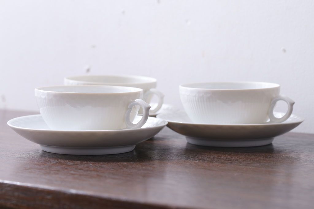 アンティーク雑貨　中古　ROYAL COPENHAGEN(ロイヤルコペンハーゲン)　WHITE FLUTED HALF LACE(ホワイトフルーテッド・ハーフレース) カップ&ソーサー3客セット(洋食器)