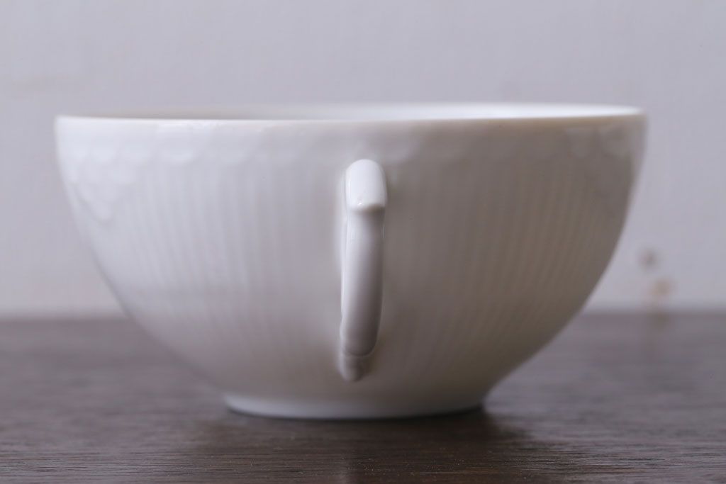 アンティーク雑貨　中古　ROYAL COPENHAGEN(ロイヤルコペンハーゲン)　WHITE FLUTED HALF LACE(ホワイトフルーテッド・ハーフレース) カップ&ソーサー3客セット(洋食器)