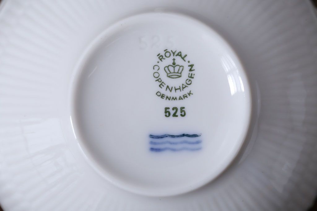 アンティーク雑貨　中古　ROYAL COPENHAGEN(ロイヤルコペンハーゲン)　WHITE FLUTED HALF LACE(ホワイトフルーテッド・ハーフレース) カップ&ソーサー3客セット(洋食器)