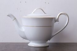 アンティーク雑貨　中古　ノリタケ(Noritake)　シェイプが美しい白いポット(洋食器)