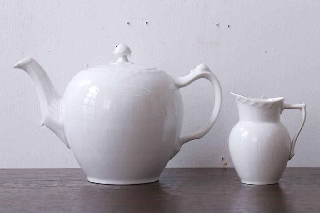 アンティーク雑貨　中古　ROYAL COPENHAGEN(ロイヤルコペンハーゲン)　WHITE FLUTED HALF LACE(ホワイトフルーテッド・ハーフレース) ポット・クリーマー2点セット(洋食器)