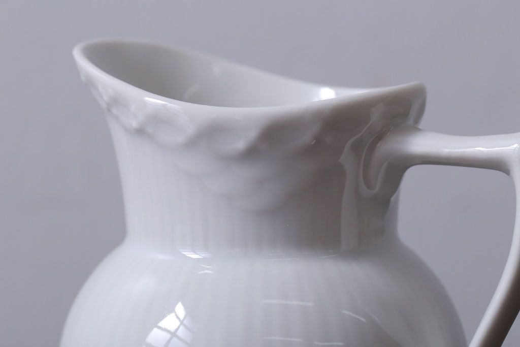 アンティーク雑貨　中古　ROYAL COPENHAGEN(ロイヤルコペンハーゲン)　WHITE FLUTED HALF LACE(ホワイトフルーテッド・ハーフレース) ポット・クリーマー2点セット(洋食器)