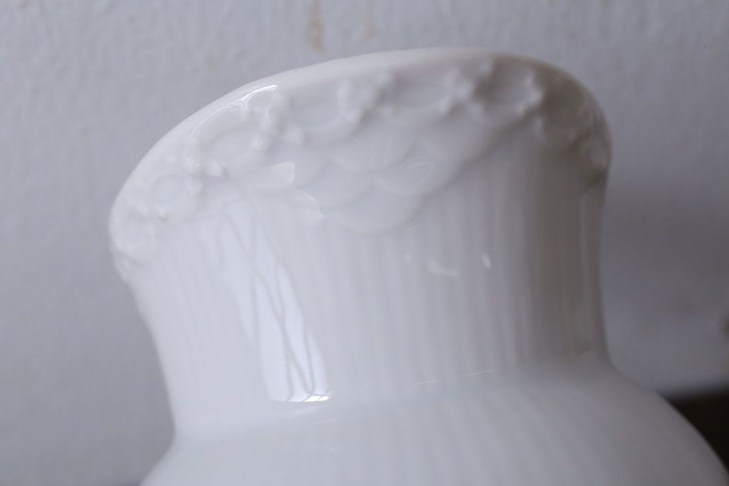 アンティーク雑貨　中古　ROYAL COPENHAGEN(ロイヤルコペンハーゲン)　WHITE FLUTED HALF LACE(ホワイトフルーテッド・ハーフレース) ポット・クリーマー2点セット(洋食器)