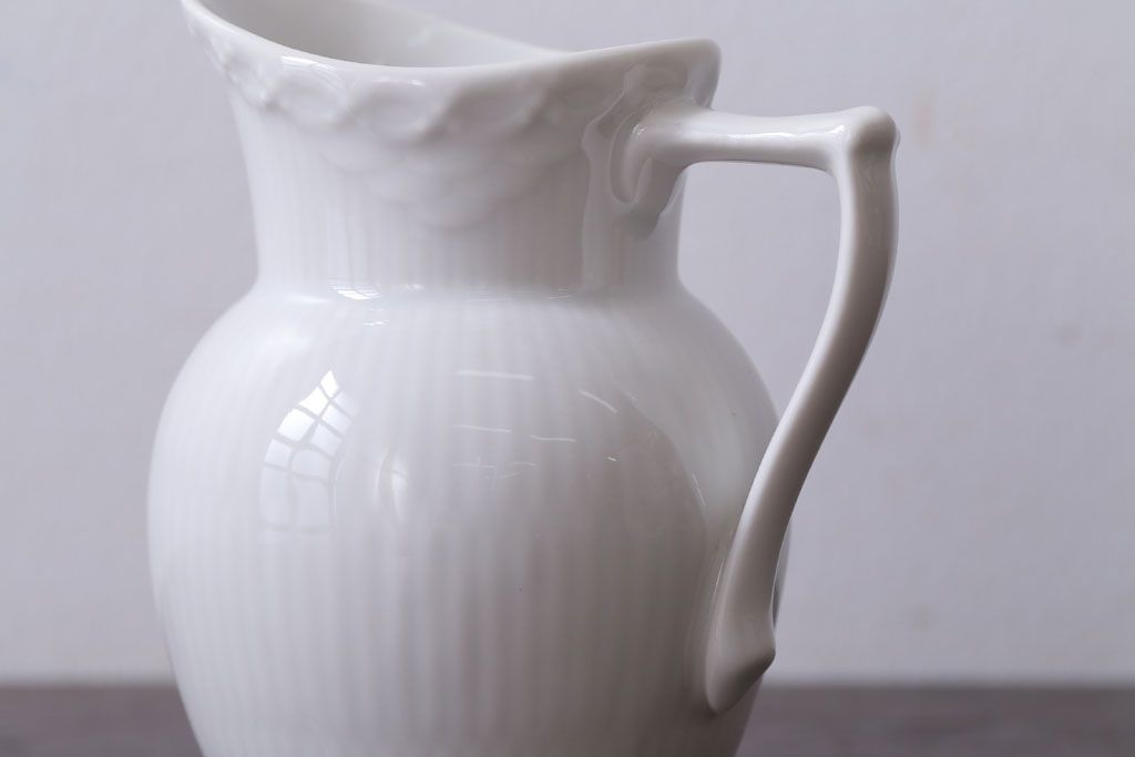 アンティーク雑貨　中古　ROYAL COPENHAGEN(ロイヤルコペンハーゲン)　WHITE FLUTED HALF LACE(ホワイトフルーテッド・ハーフレース) ポット・クリーマー2点セット(洋食器)