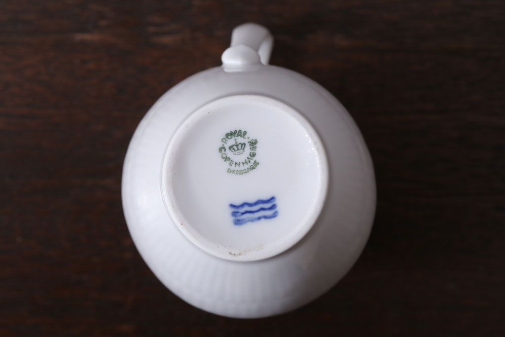 アンティーク雑貨　中古　ROYAL COPENHAGEN(ロイヤルコペンハーゲン)　WHITE FLUTED HALF LACE(ホワイトフルーテッド・ハーフレース) ポット・クリーマー2点セット(洋食器)