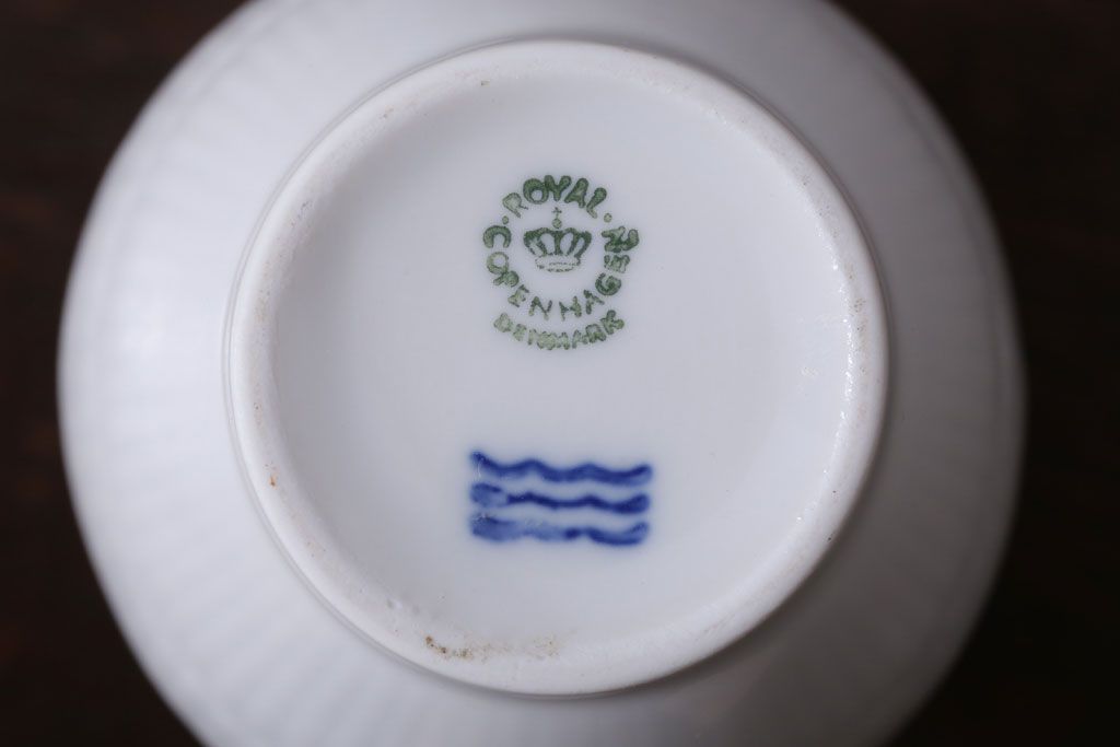アンティーク雑貨　中古　ROYAL COPENHAGEN(ロイヤルコペンハーゲン)　WHITE FLUTED HALF LACE(ホワイトフルーテッド・ハーフレース) ポット・クリーマー2点セット(洋食器)