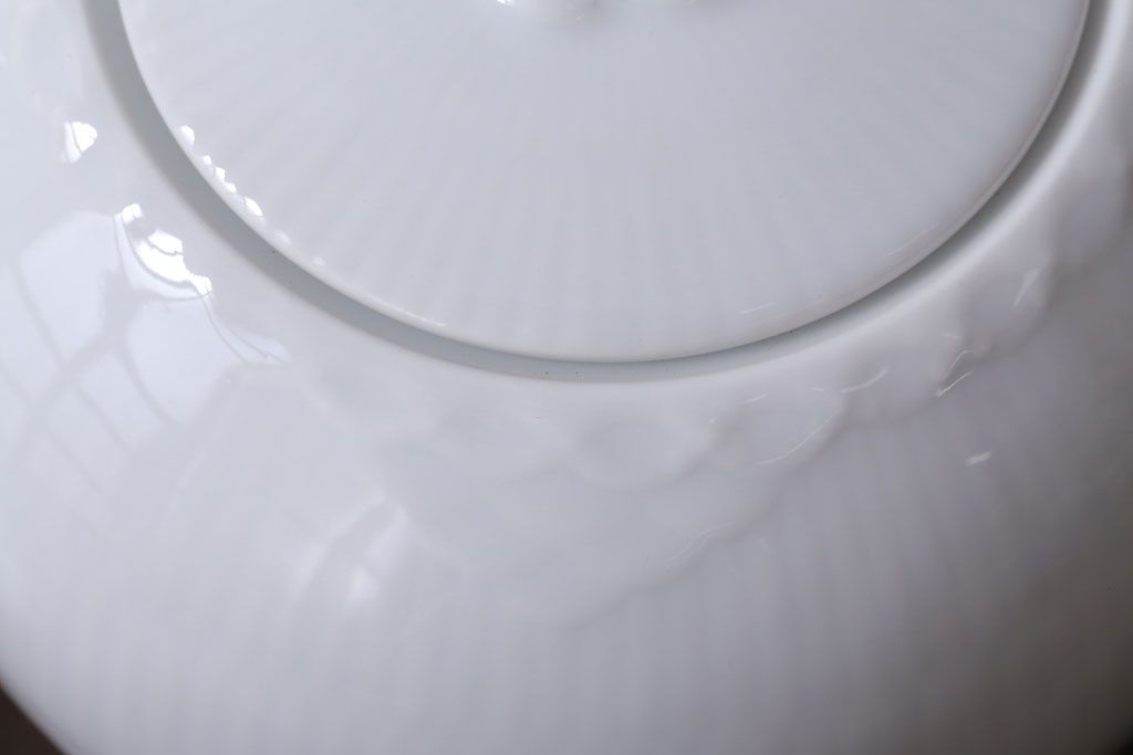 アンティーク雑貨　中古　ROYAL COPENHAGEN(ロイヤルコペンハーゲン)　WHITE FLUTED HALF LACE(ホワイトフルーテッド・ハーフレース) ポット・クリーマー2点セット(洋食器)