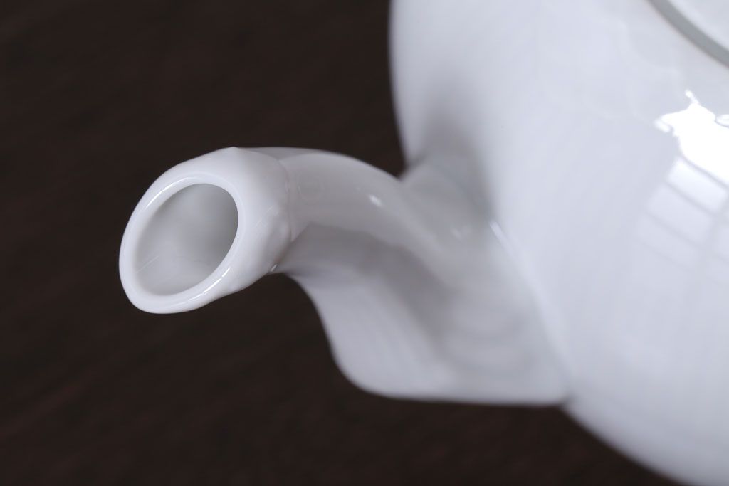 アンティーク雑貨　中古　ROYAL COPENHAGEN(ロイヤルコペンハーゲン)　WHITE FLUTED HALF LACE(ホワイトフルーテッド・ハーフレース) ポット・クリーマー2点セット(洋食器)