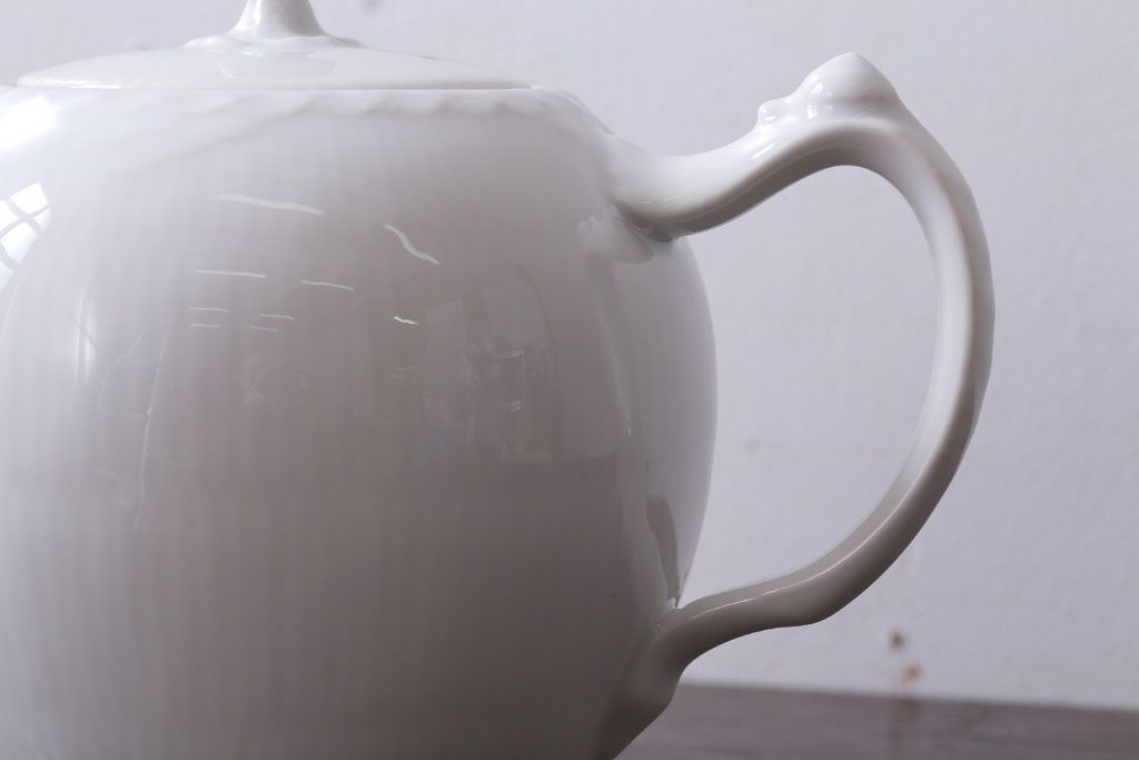 アンティーク雑貨　中古　ROYAL COPENHAGEN(ロイヤルコペンハーゲン)　WHITE FLUTED HALF LACE(ホワイトフルーテッド・ハーフレース) ポット・クリーマー2点セット(洋食器)