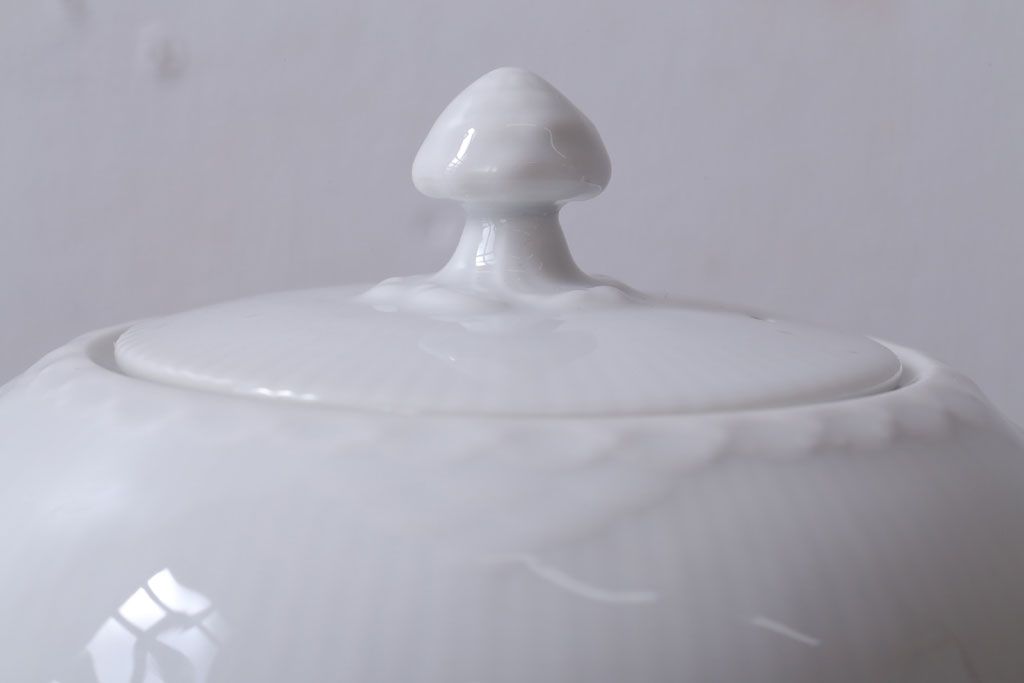 アンティーク雑貨　中古　ROYAL COPENHAGEN(ロイヤルコペンハーゲン)　WHITE FLUTED HALF LACE(ホワイトフルーテッド・ハーフレース) ポット・クリーマー2点セット(洋食器)