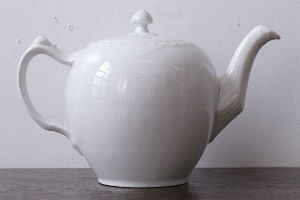 アンティーク雑貨　中古　ROYAL COPENHAGEN(ロイヤルコペンハーゲン)　WHITE FLUTED HALF LACE(ホワイトフルーテッド・ハーフレース) ポット・クリーマー2点セット(洋食器)