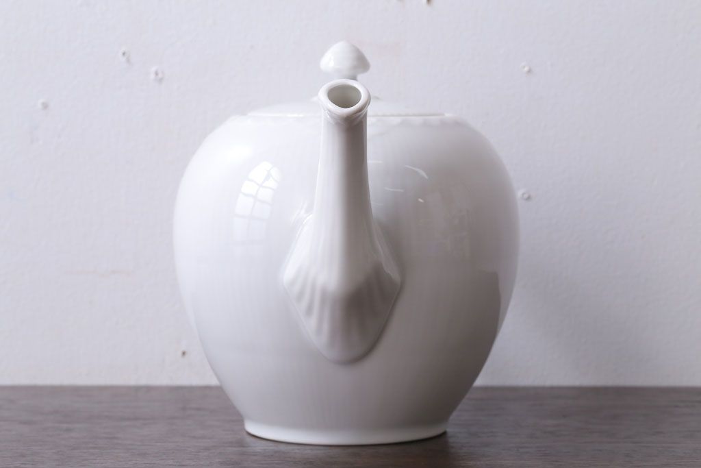 アンティーク雑貨　中古　ROYAL COPENHAGEN(ロイヤルコペンハーゲン)　WHITE FLUTED HALF LACE(ホワイトフルーテッド・ハーフレース) ポット・クリーマー2点セット(洋食器)
