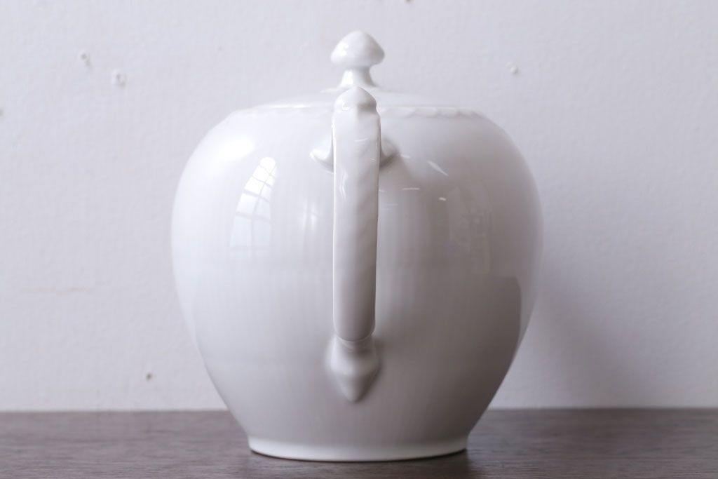 アンティーク雑貨　中古　ROYAL COPENHAGEN(ロイヤルコペンハーゲン)　WHITE FLUTED HALF LACE(ホワイトフルーテッド・ハーフレース) ポット・クリーマー2点セット(洋食器)