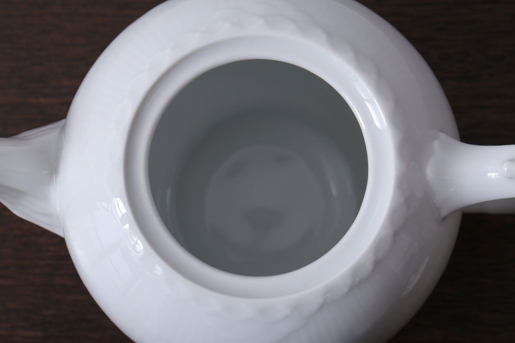 アンティーク雑貨　中古　ROYAL COPENHAGEN(ロイヤルコペンハーゲン)　WHITE FLUTED HALF LACE(ホワイトフルーテッド・ハーフレース) ポット・クリーマー2点セット(洋食器)