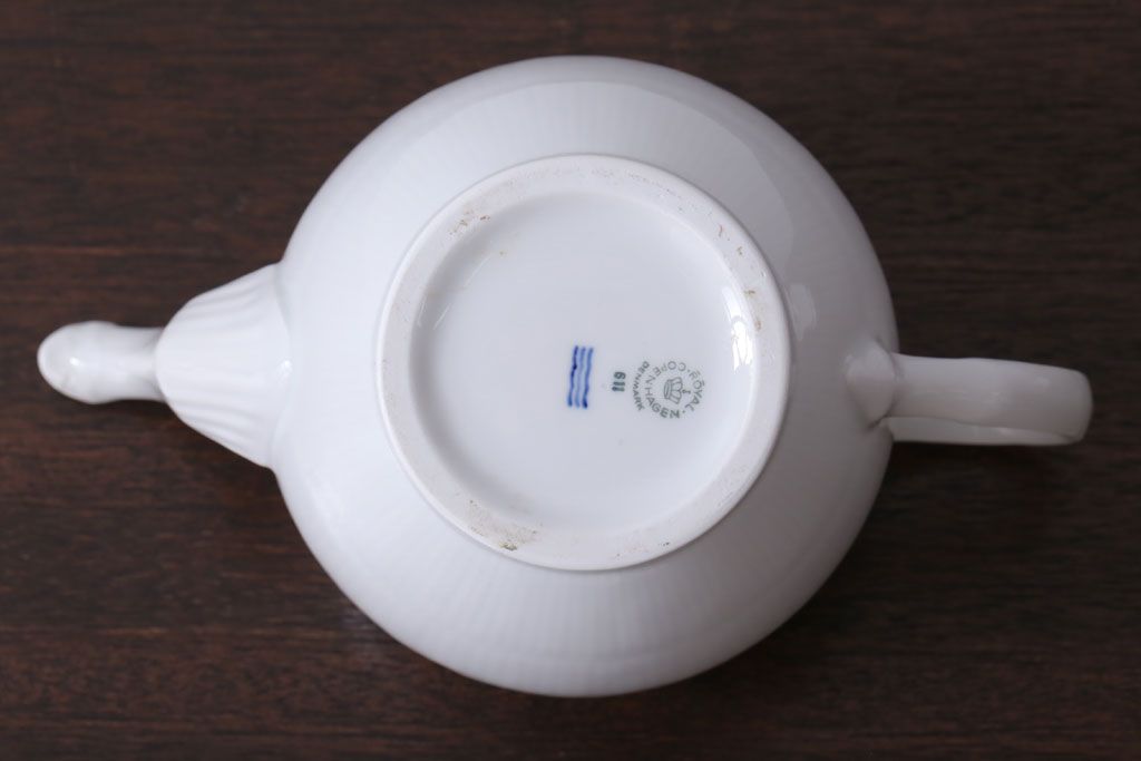 アンティーク雑貨　中古　ROYAL COPENHAGEN(ロイヤルコペンハーゲン)　WHITE FLUTED HALF LACE(ホワイトフルーテッド・ハーフレース) ポット・クリーマー2点セット(洋食器)